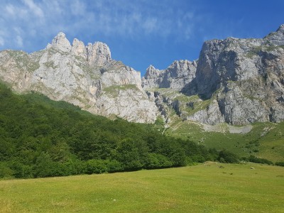 Looking up to Fuente De, from the car park