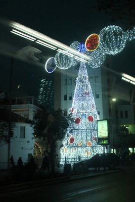 U 2015.12.28 IMG_8567 Spanish Christmas tree lit up in Marbella.jpg
