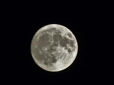 Supermoon - closest to earth in over 70 years (3).JPG